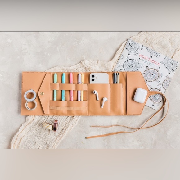 GLASS LADDER CO Katherine Tech
Organizer Roll-up Case in Honey Vegan
Leather - Picture 4 of 7